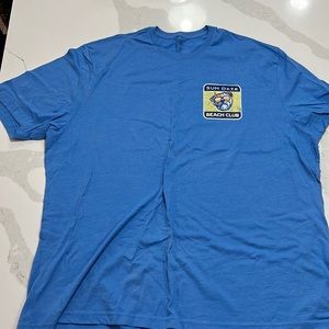 IZOD never worn Sun Daze Tee